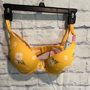 Victoria's Secret Push Up Bra Size 32DD